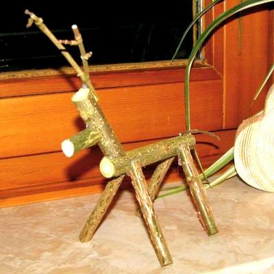 Creating an elk or a reindeer out of natural wood