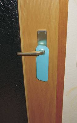 Door handle signs