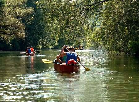 canoeing trip with children and adolescents